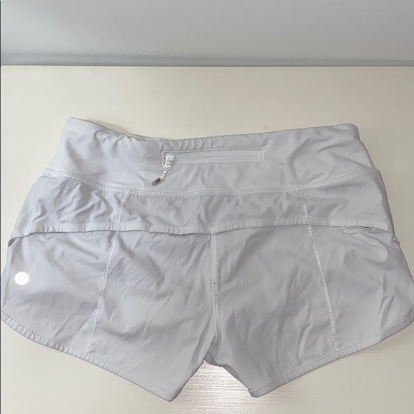 Lululemon speed up short 2.5” white - Picture 2 of 2